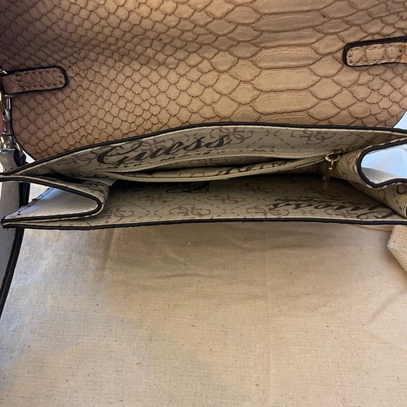 GUESS wallet/wristlet/clutch - Picture 3 of 3